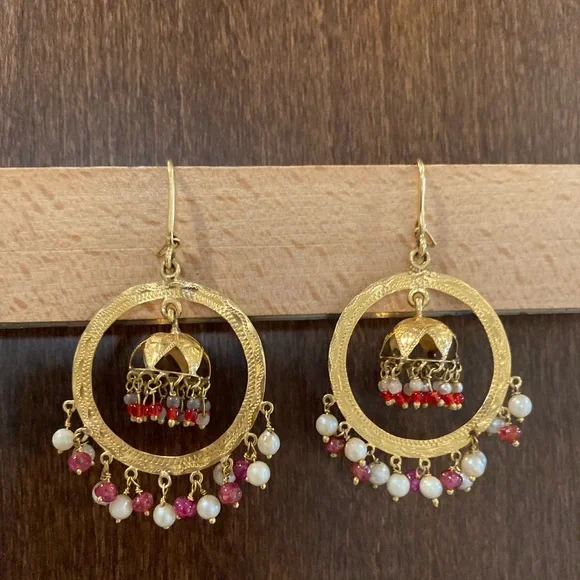 Earrings. Beautiful. Pre Owned. Gold Tone. - Picture 6 of 15